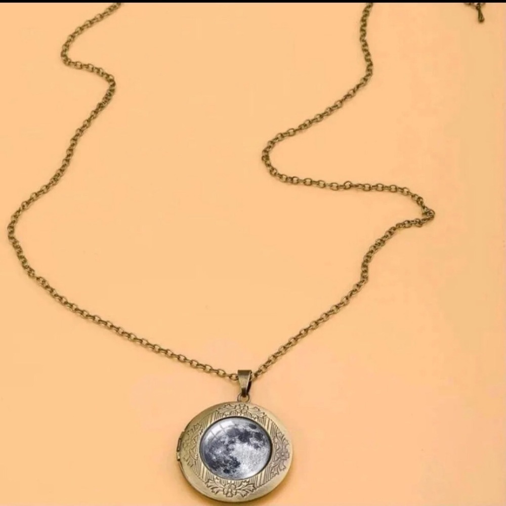 full Moon Photo Locket Long Necklace. New - Picture 5 of 8